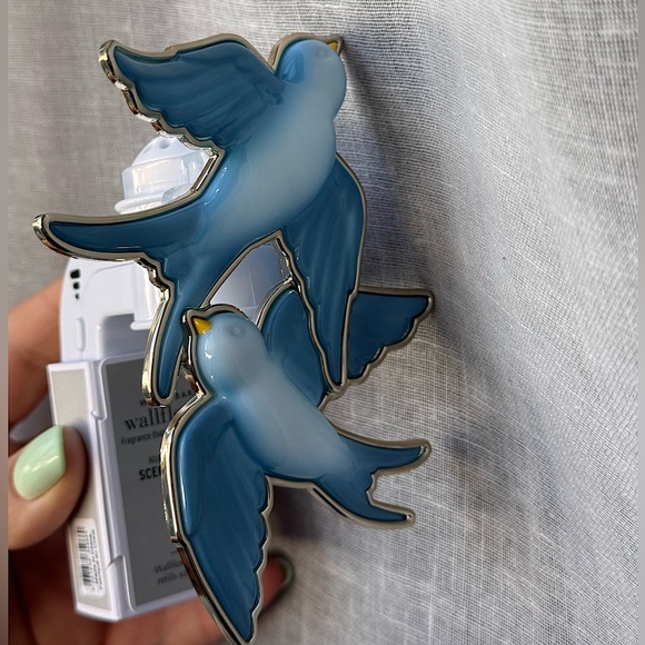 NWT B&BW Wallflower Blue Love Doves Plug In and A FREE REFILL - Picture 2 of 3